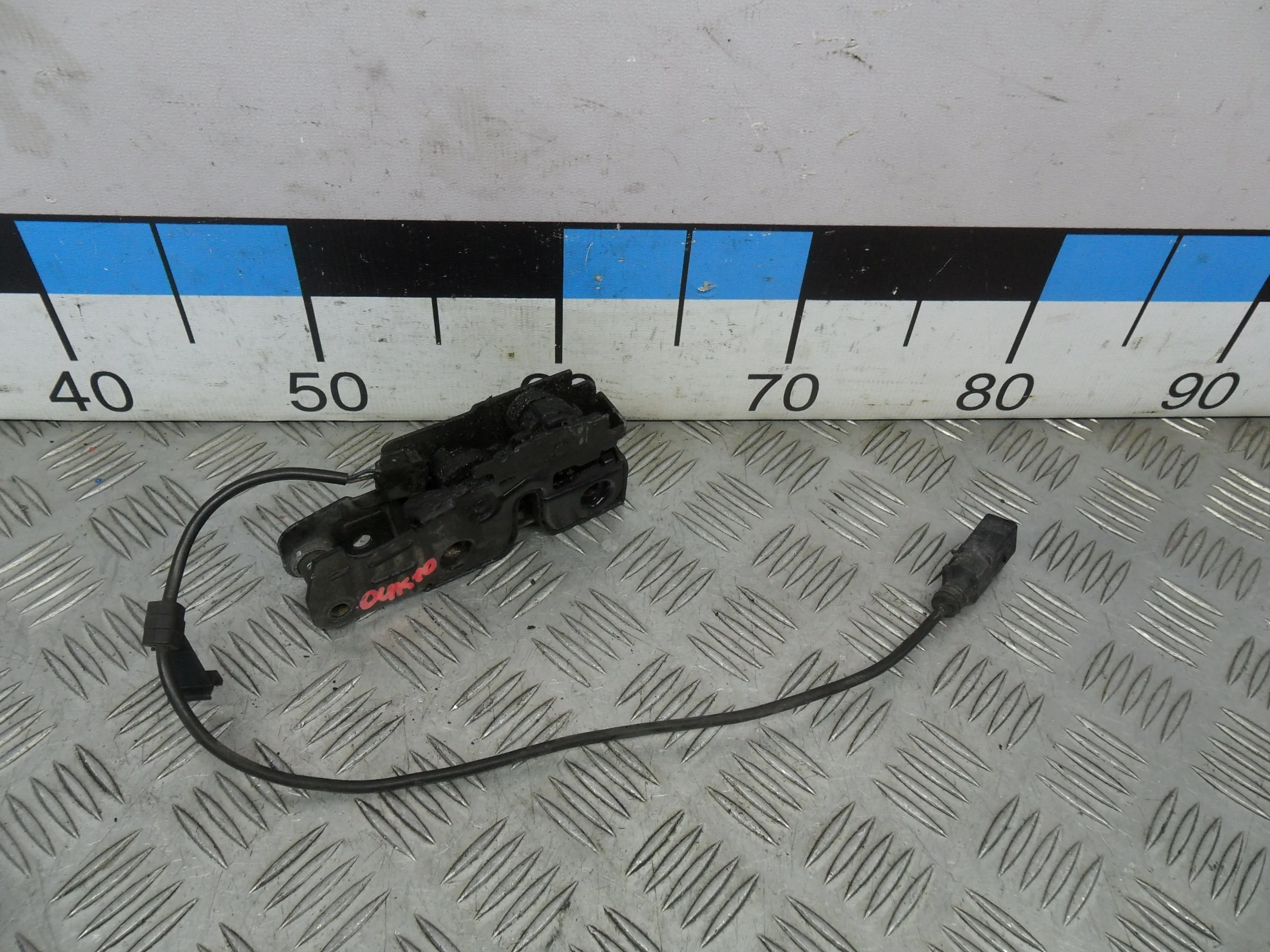 [Б/У] Замок капота Audi A4 - Без троса [Код: 00364483 ]