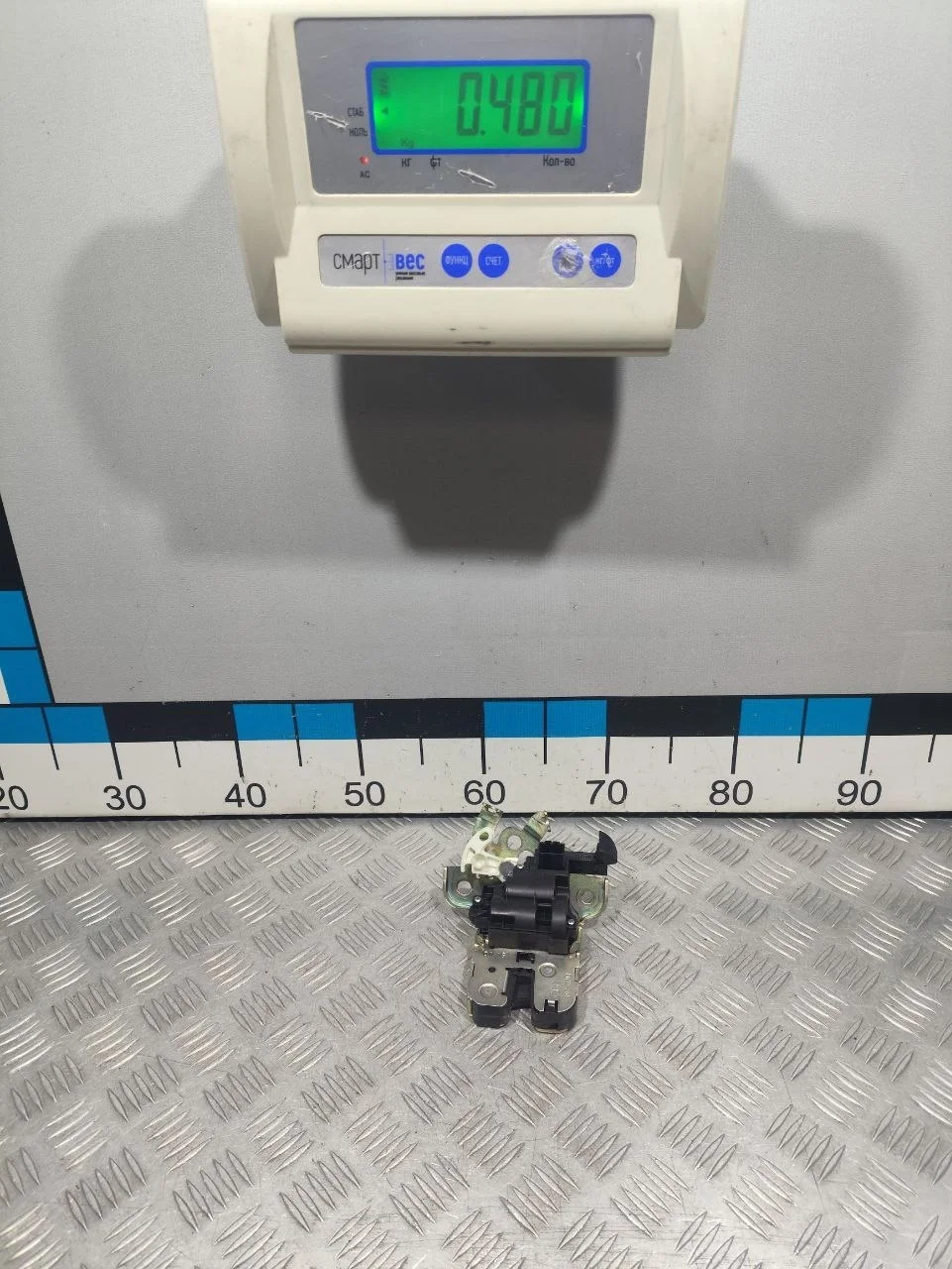 [Б/У] Замок крышки багажника [Код: 00681306 ]