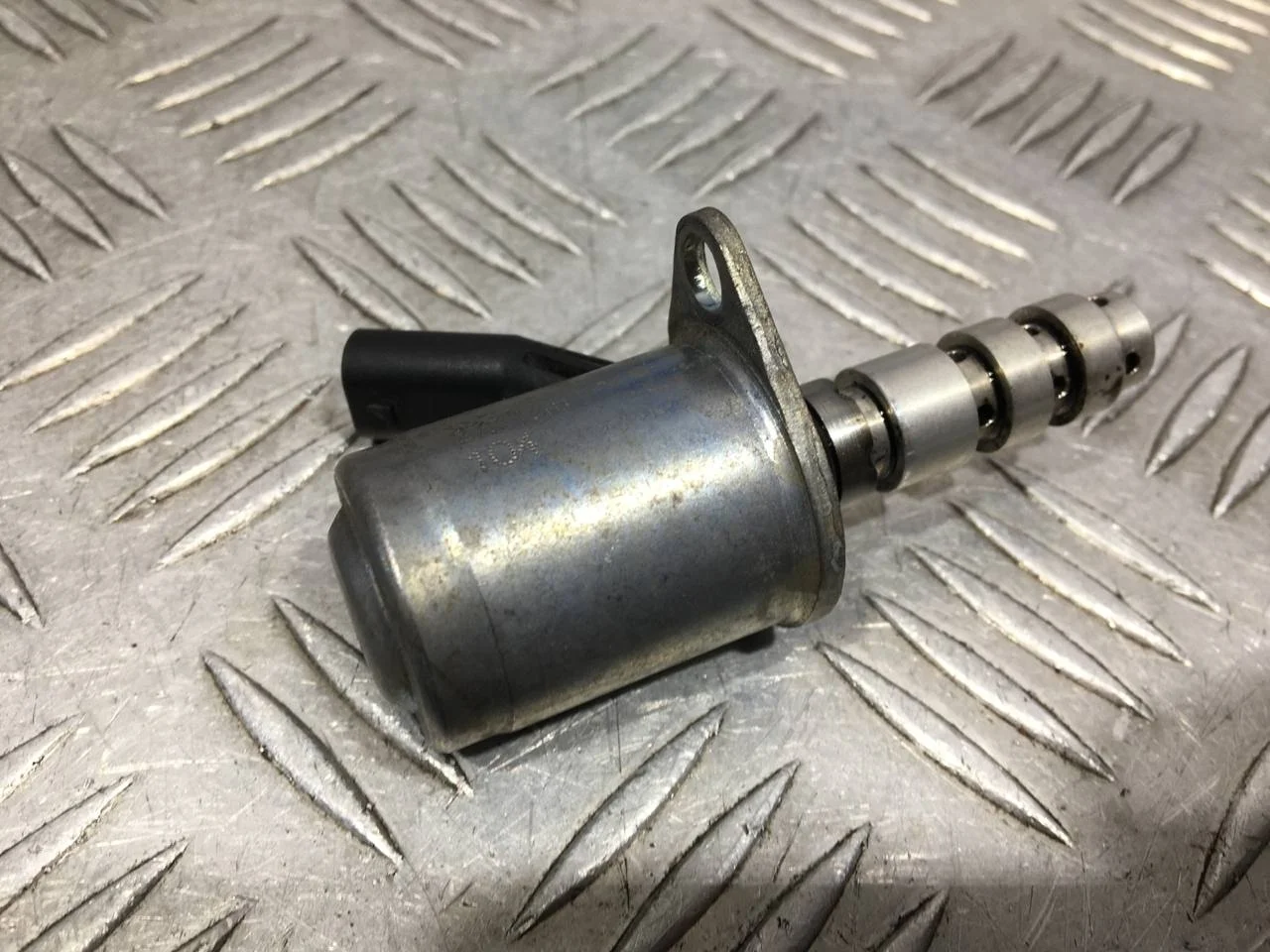 [Б/У] Клапан изменения фаз ГРМ Audi VW Skoda [Код: 00566212 ]