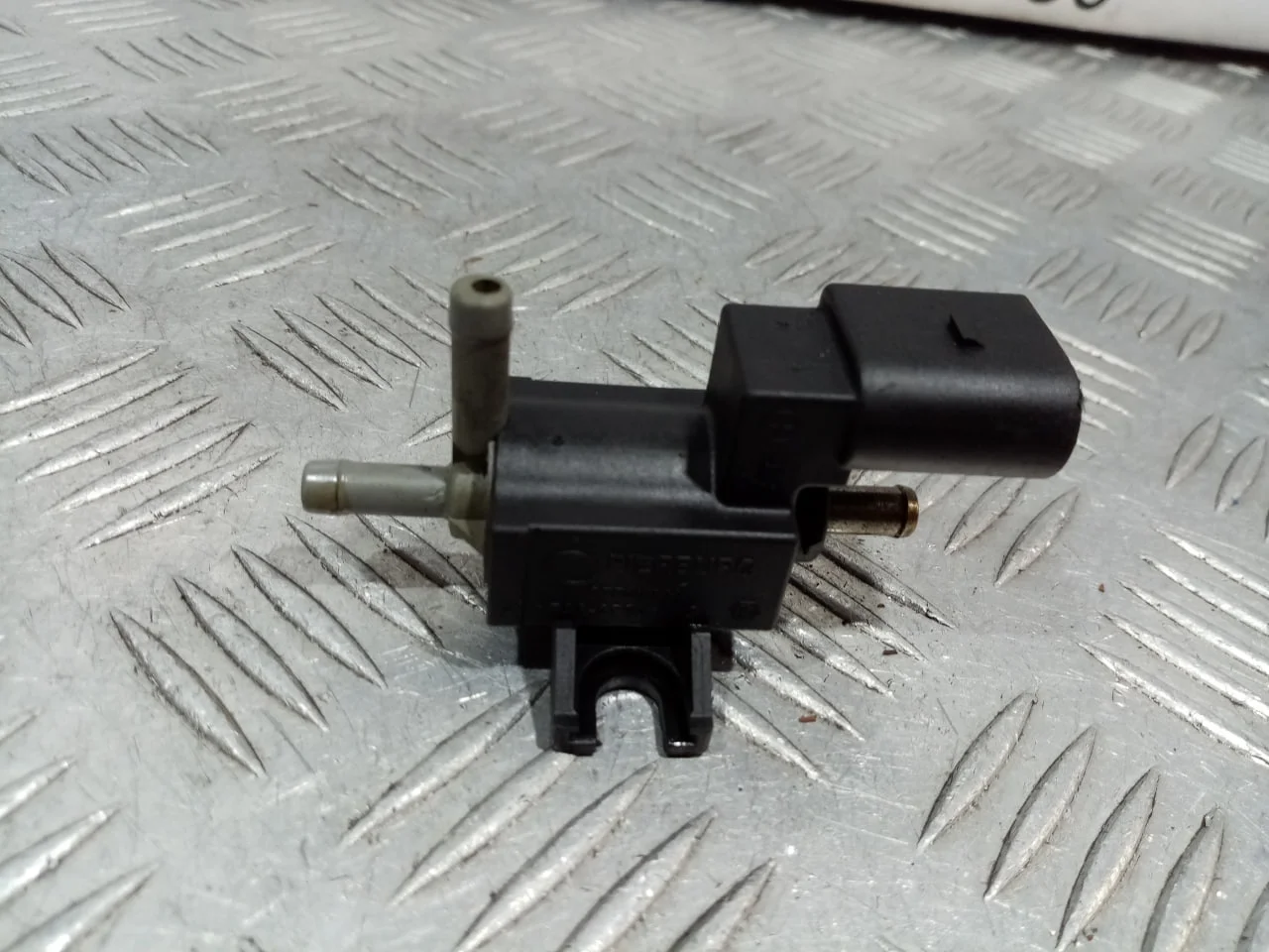 [Б/У] Клапан электромагнитный вакуумный VAG [Код: 00632801 ]