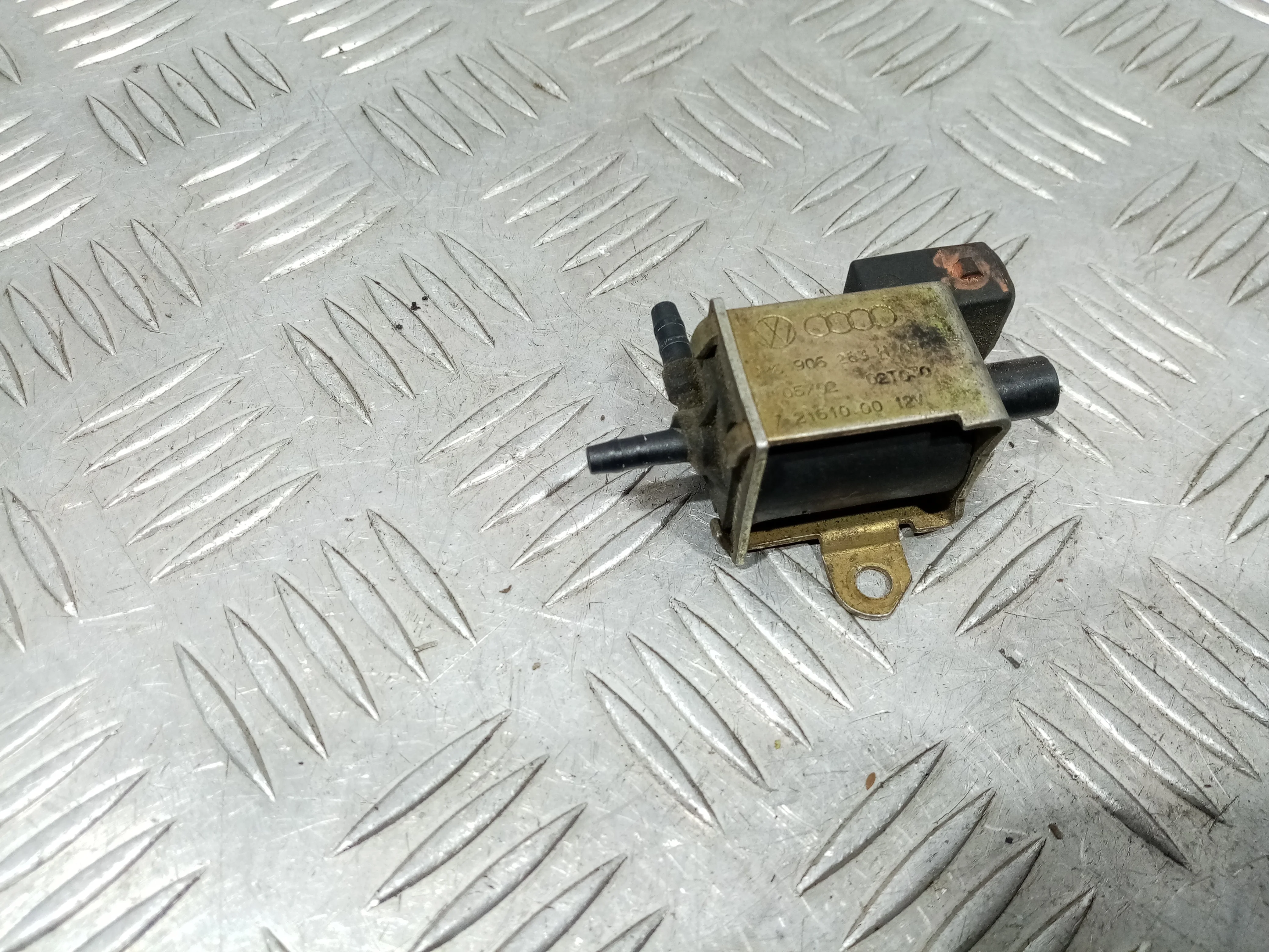 [Б/У] Клапан электромагнитный системы ОГ VAG [Код: 00406242 ]