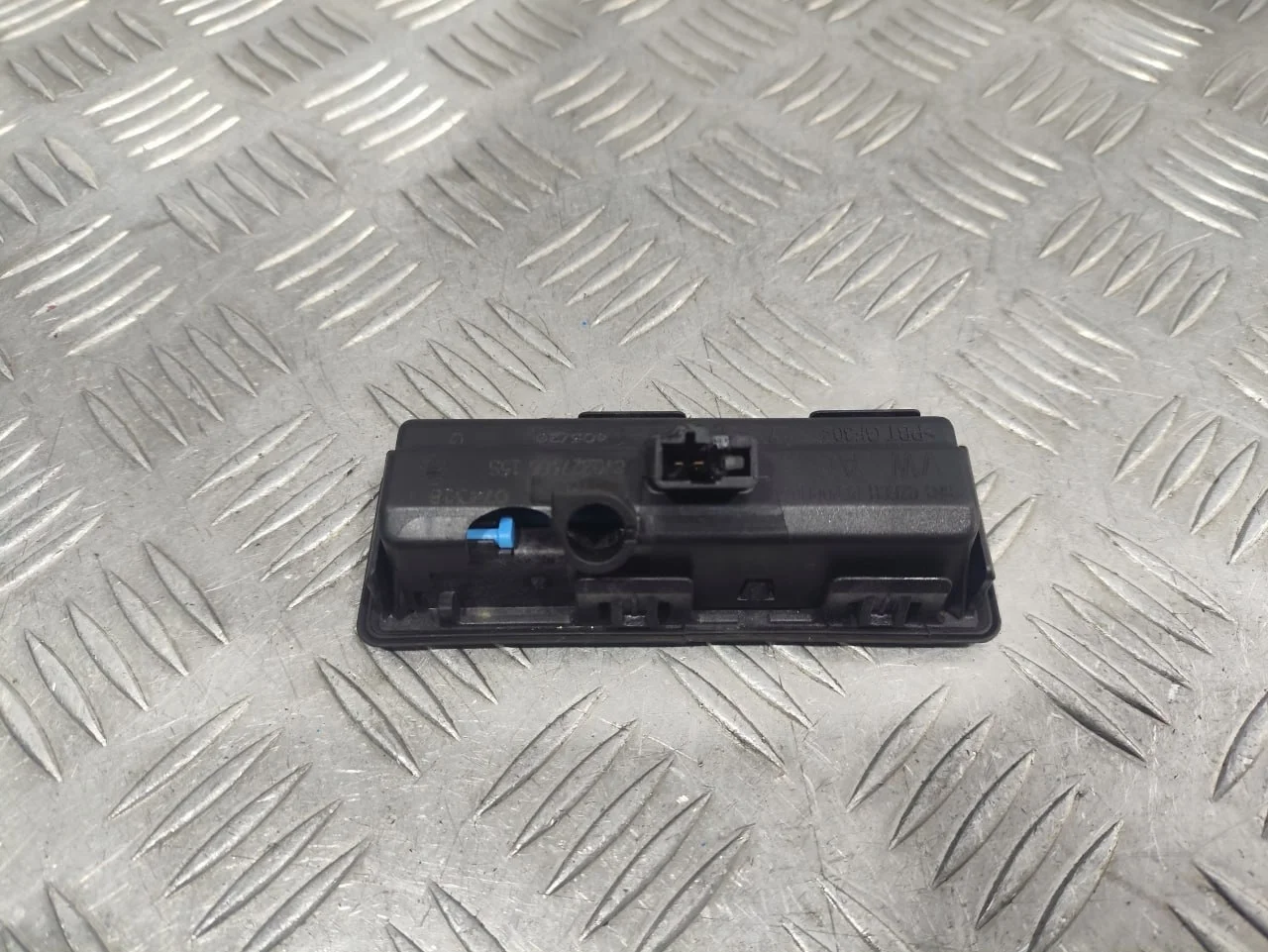 [Б/У] Кнопка открывания багажника [Код: 00600272 ]