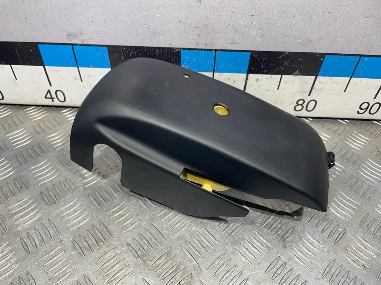 [Б/У] Кожух рулевой колонки нижний [Код: 00579185 ]