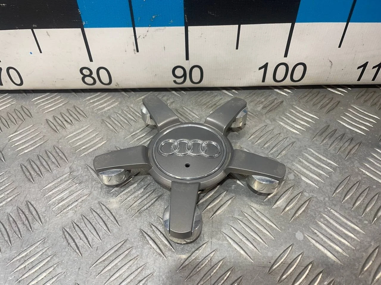 [Б/У] Колпак декоративный легкосплавного диска [Код: 00679776 ]