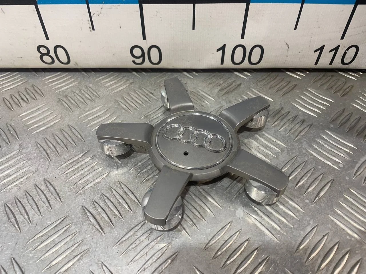 [Б/У] Колпак декоративный легкосплавного диска [Код: 00679777 ]