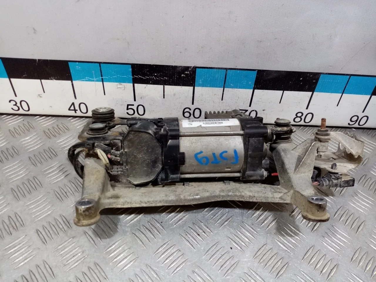 [Б/У] Компрессор пневмодовески Touareg 7P [Код: 00533339 ]