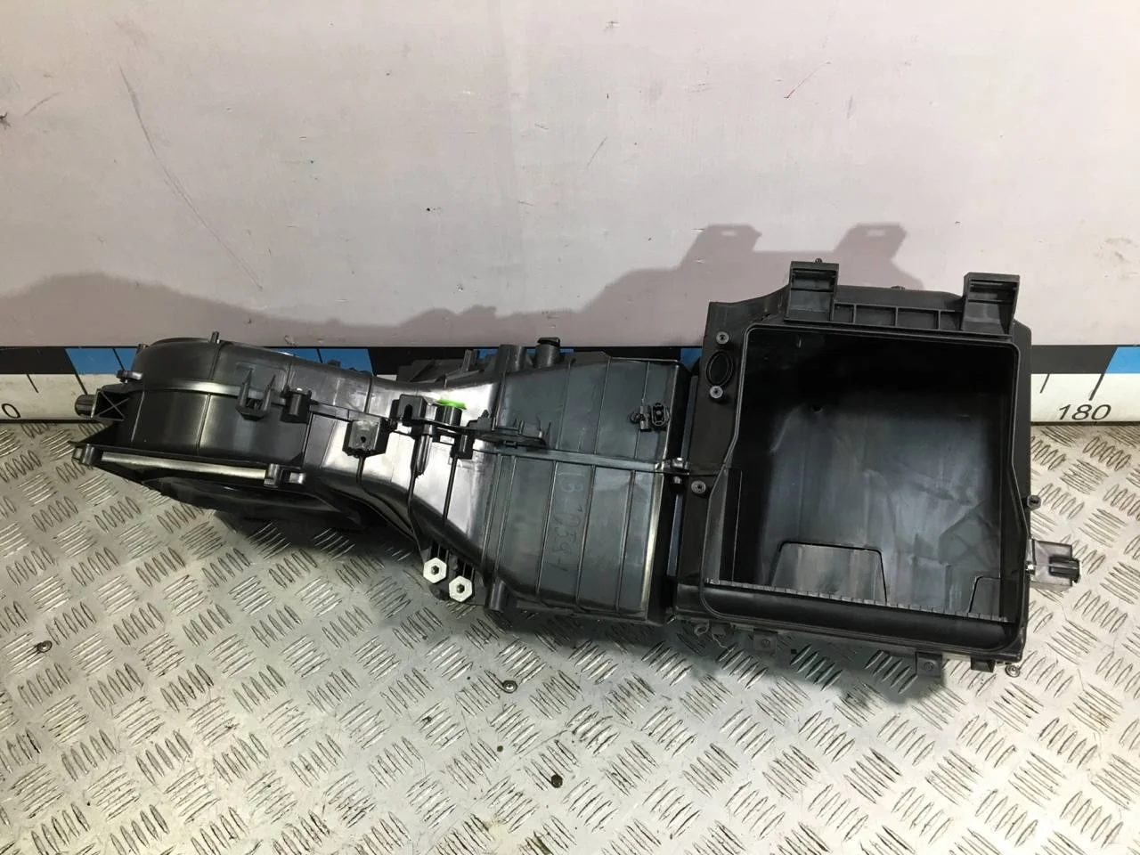 [Б/У] Корпус отопителя [Код: 00569553 ]