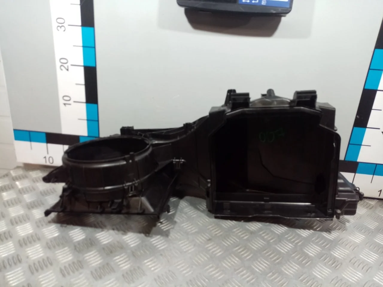 [Б/У] Корпус отопителя - (Состояние: незначительные сколы) [ХОРОШЕЕ] [Код: 00640106 ]