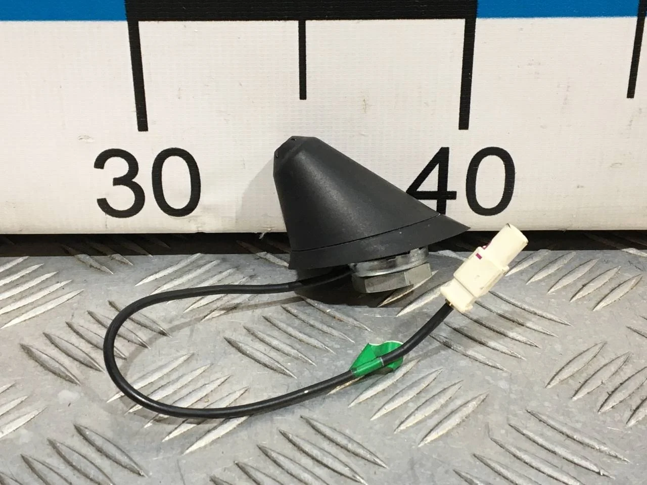 [Б/У] Корпус-кронштейн антенны - (Состояние: пробег 82т) [Код: 00666905 ]