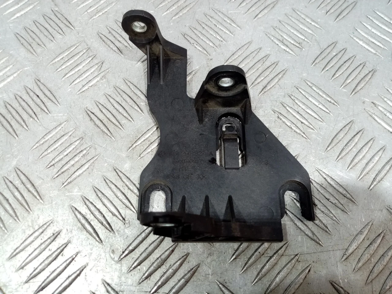 [Б/У] Кронштейн абсорбера [Код: 00643755 ]