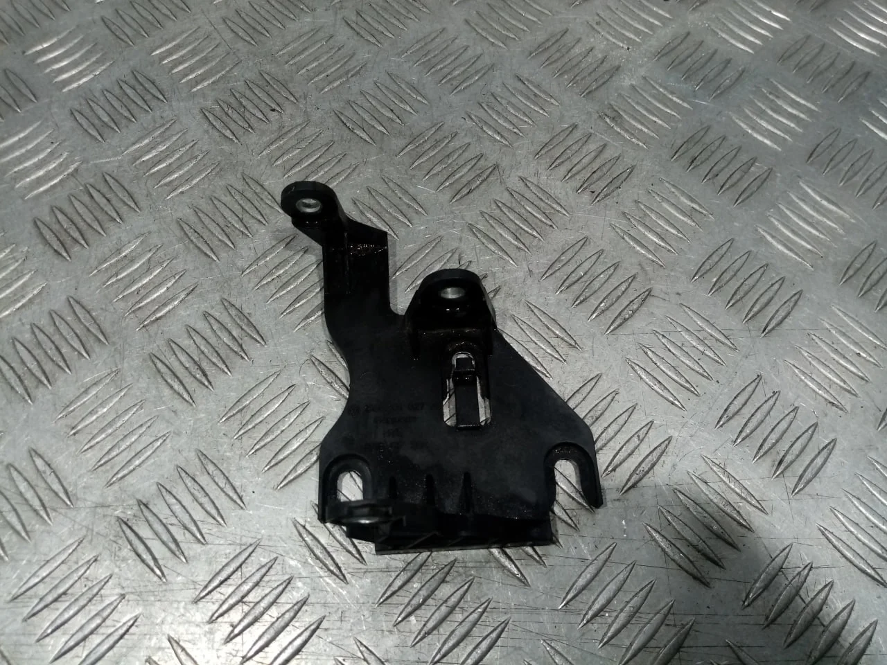 [Б/У] Кронштейн абсорбера [Код: 00651698 ]