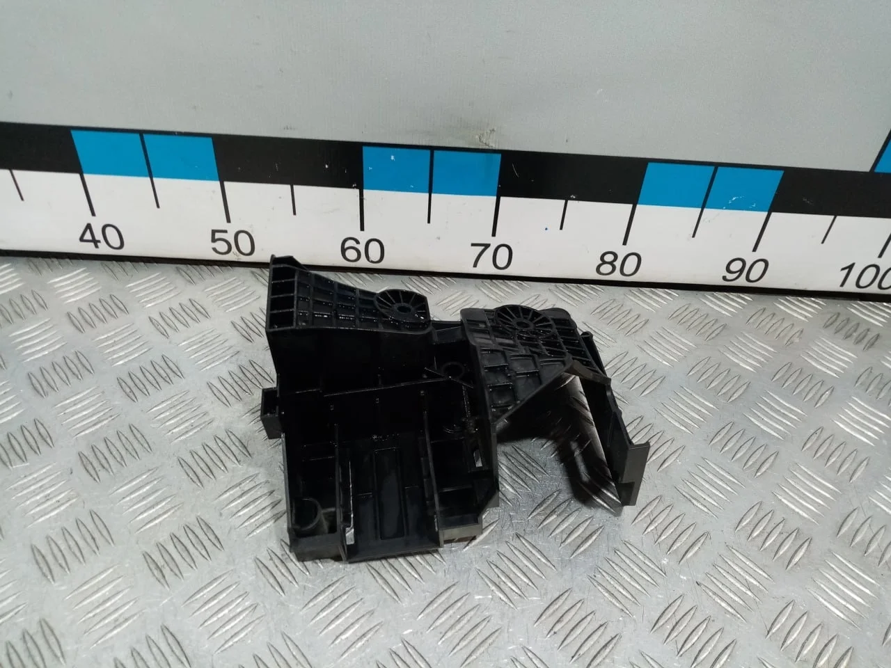 [Б/У] Кронштейн блока предохранителей [Код: 00627745 ]