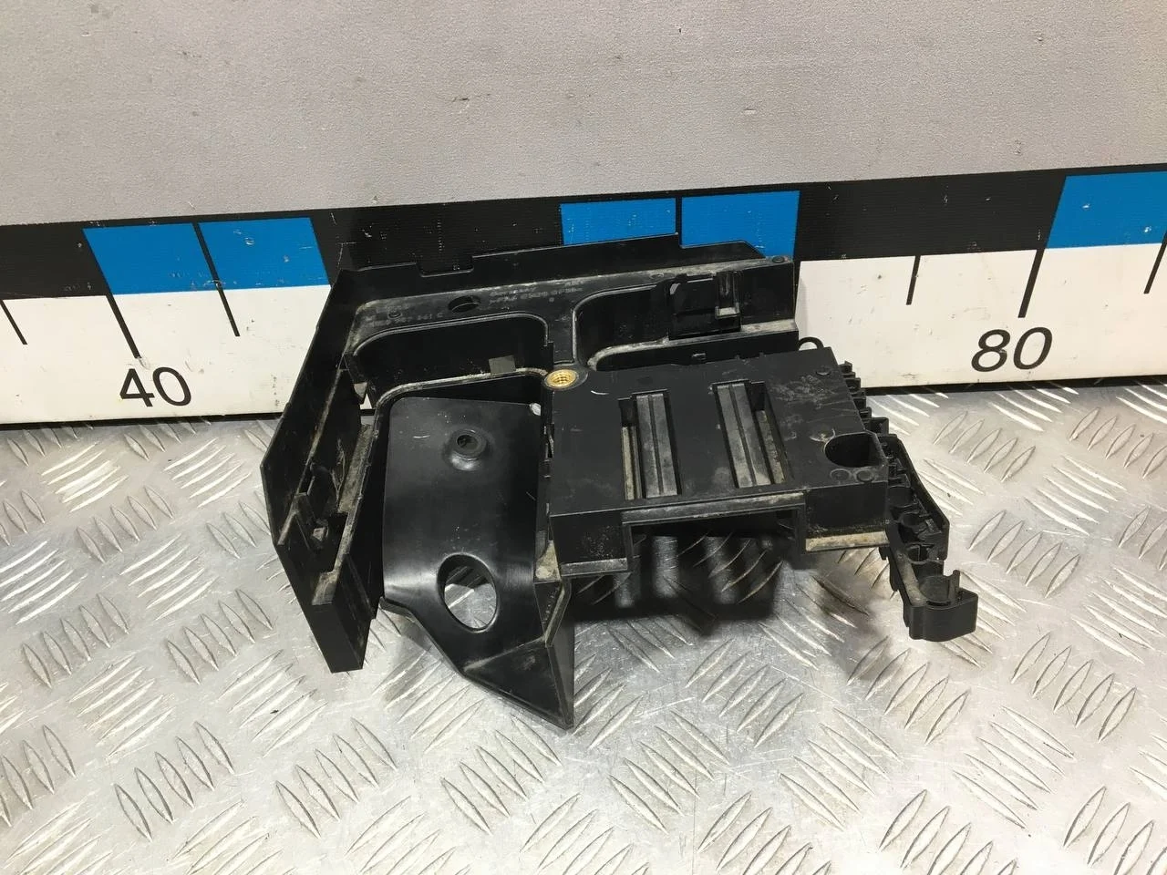 [Б/У] Кронштейн блока предохранителей [Код: 00659102 ]