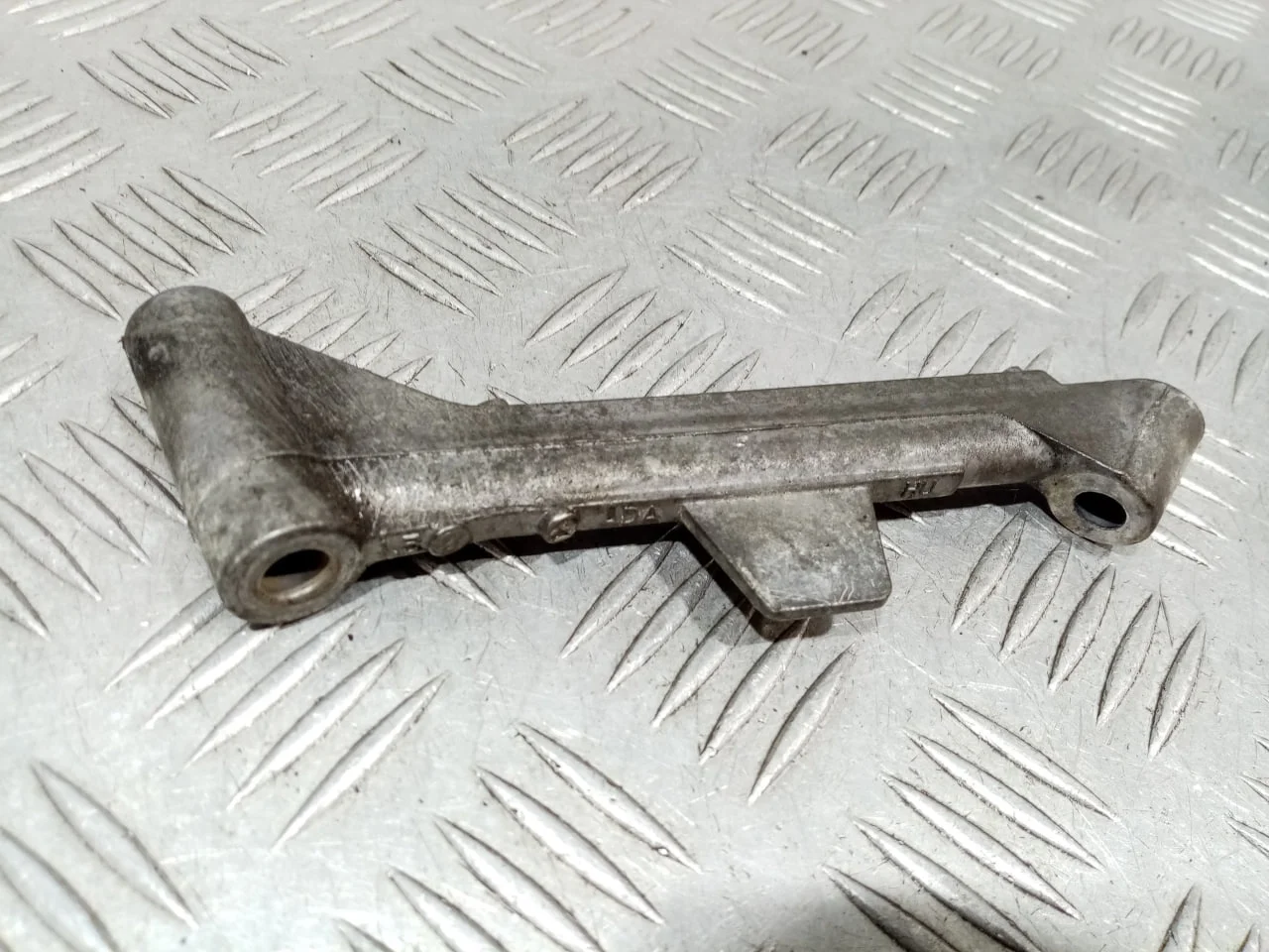 [Б/У] Кронштейн впускного коллектора VAG [Код: 00685209 ]