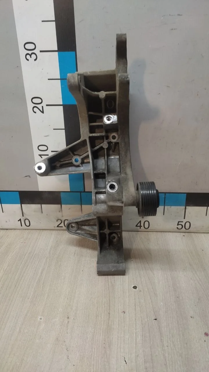 [Б/У] Кронштейн генератора [Код: 00620166 ]