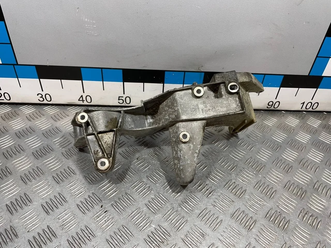 [Б/У] Кронштейн генератора [Код: 00633642 ]