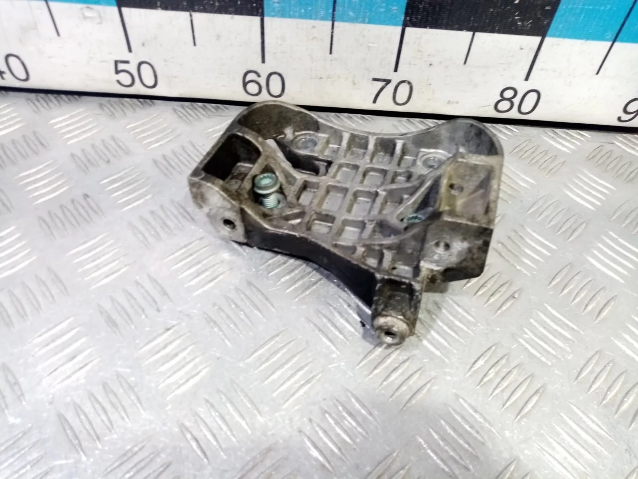 [Б/У] Кронштейн генератора [Код: 00580947 ]