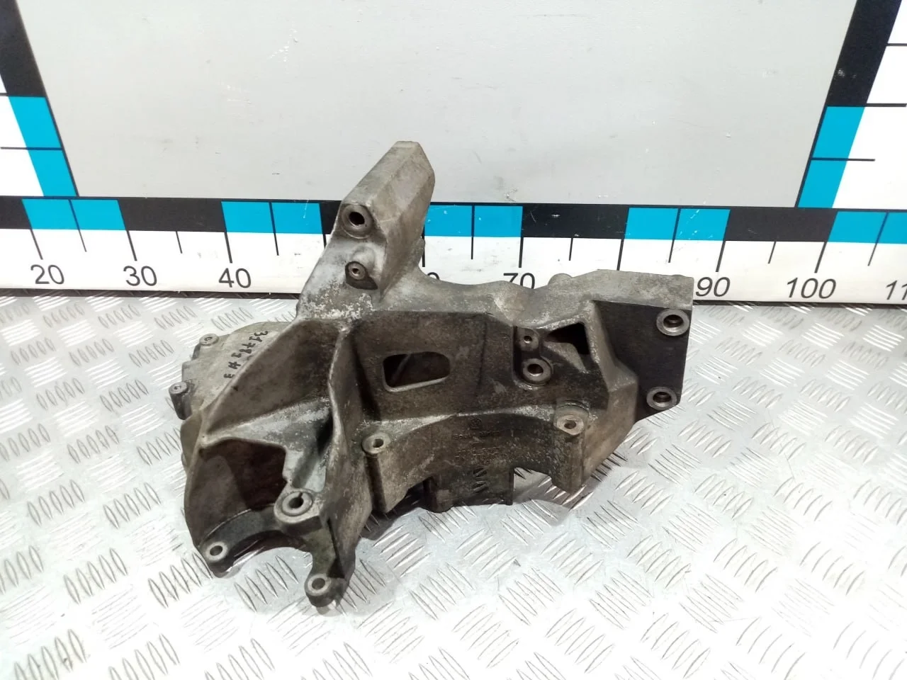 [Б/У] Кронштейн генератора VW Crafter [Код: 00645570 ]