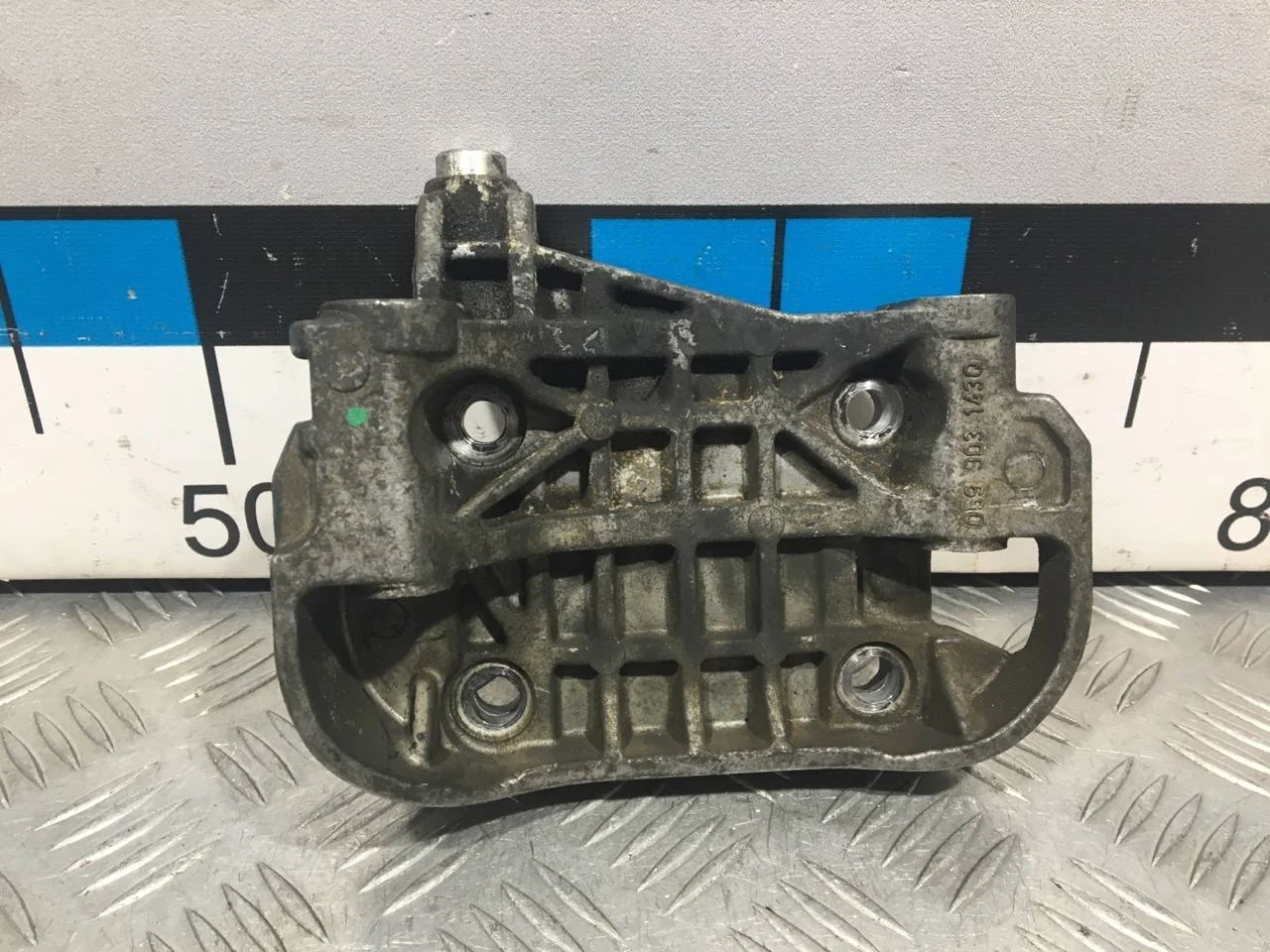 [Б/У] Кронштейн генератора VW Touareg Audi Q7 [Код: 00643032 ]