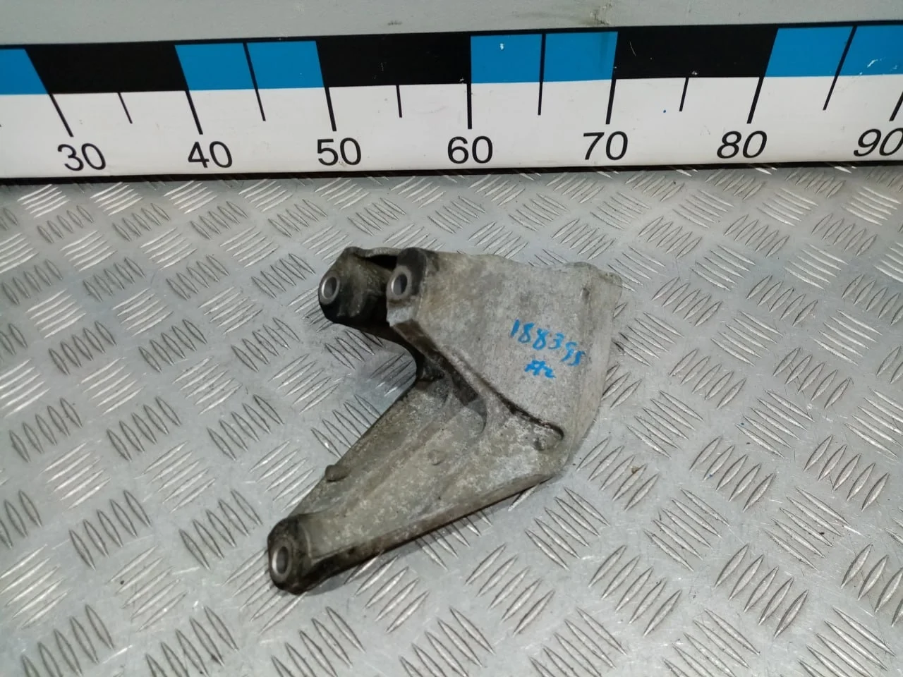 [Б/У] Кронштейн двигателя левый Audi A6 [Код: 00623149 ]