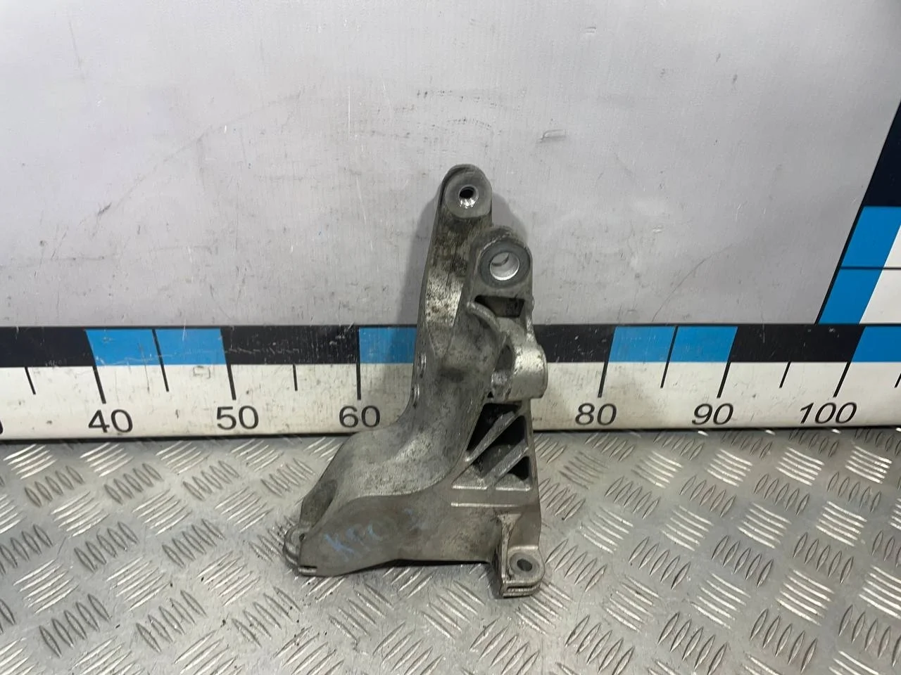 [Б/У] Кронштейн двигателя передний VW Transporter T5 [Код: 00608494 ]