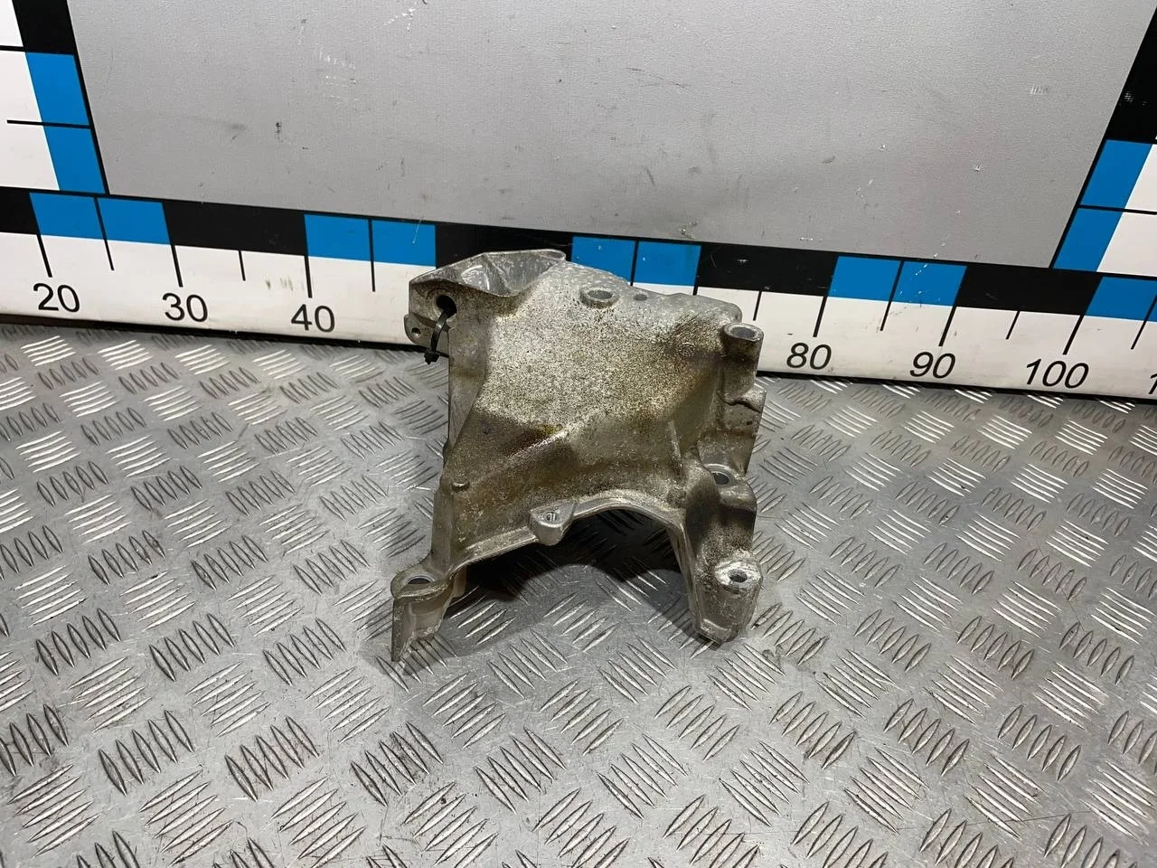 [Б/У] Кронштейн двигателя правый [Код: 00644615 ]