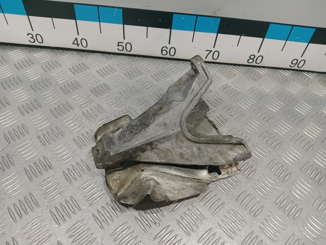 [Б/У] Кронштейн двигателя правый Audi A4 B6 2000-2004 [Код: 00638626 ]