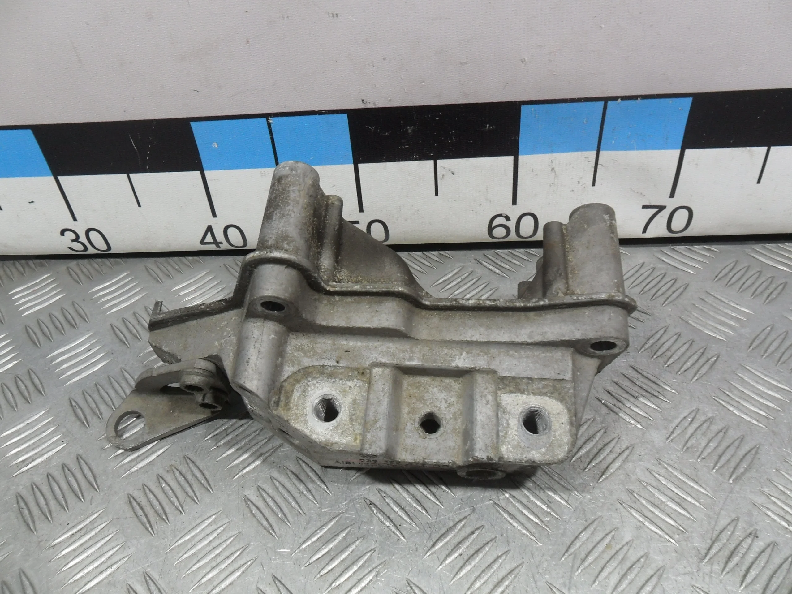 [Б/У] Кронштейн двигателя правый Golf Altea Leon [Код: 00383630 ]