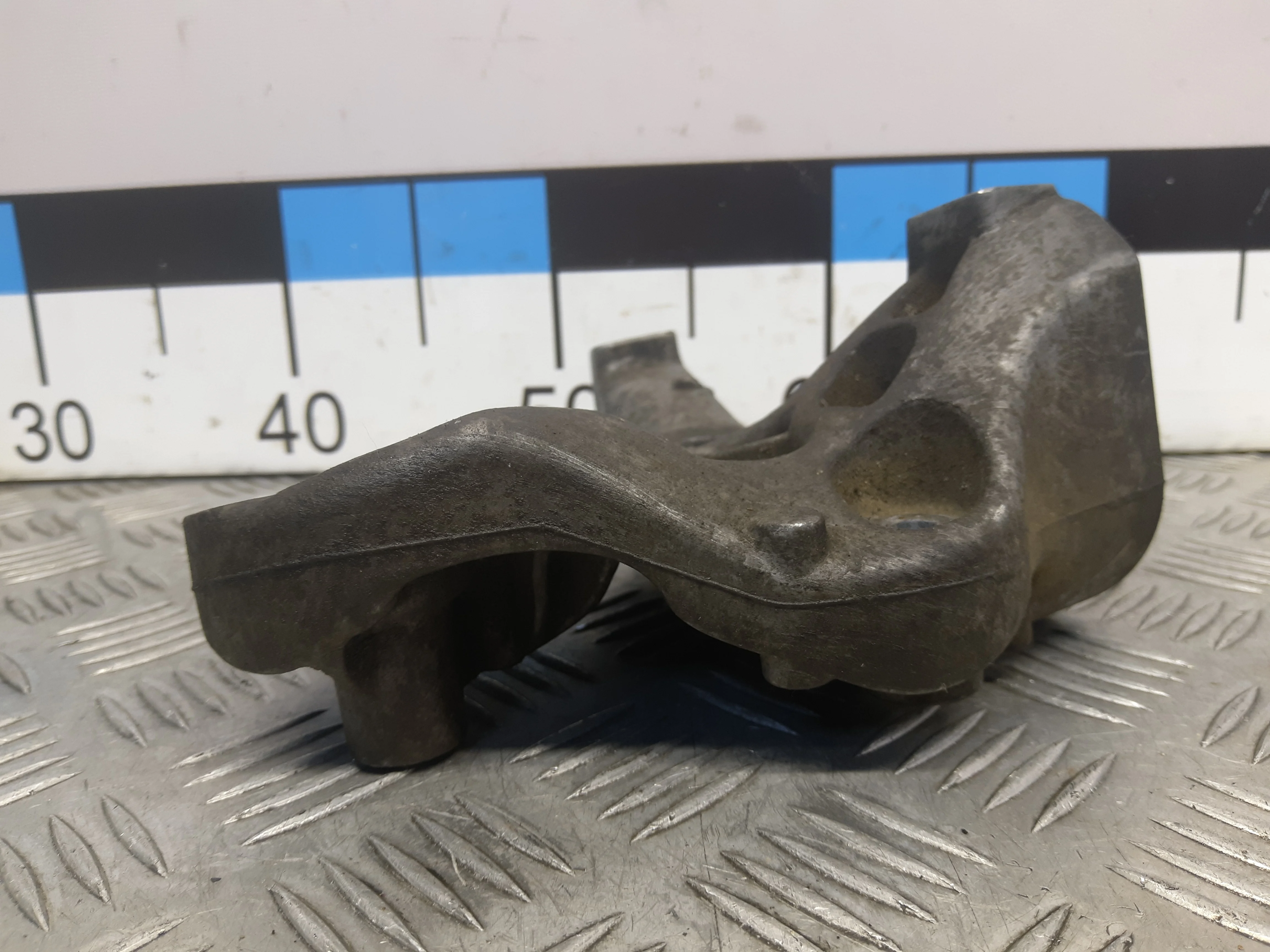 [Б/У] Кронштейн кондиционера - Отличное состояние. [Код: 00352869 ]