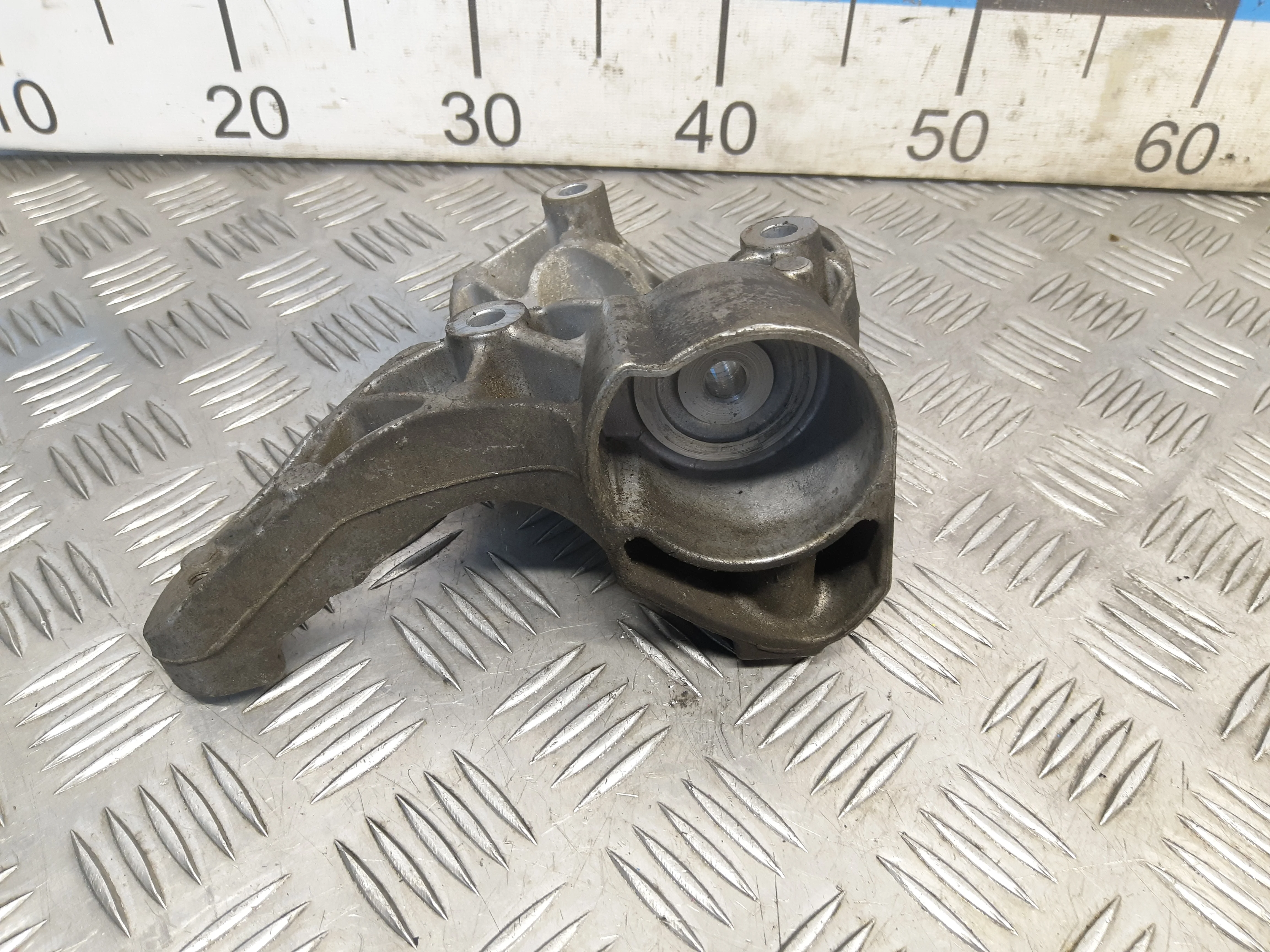 [Б/У] Кронштейн кондиционера [Код: 00326199 ]