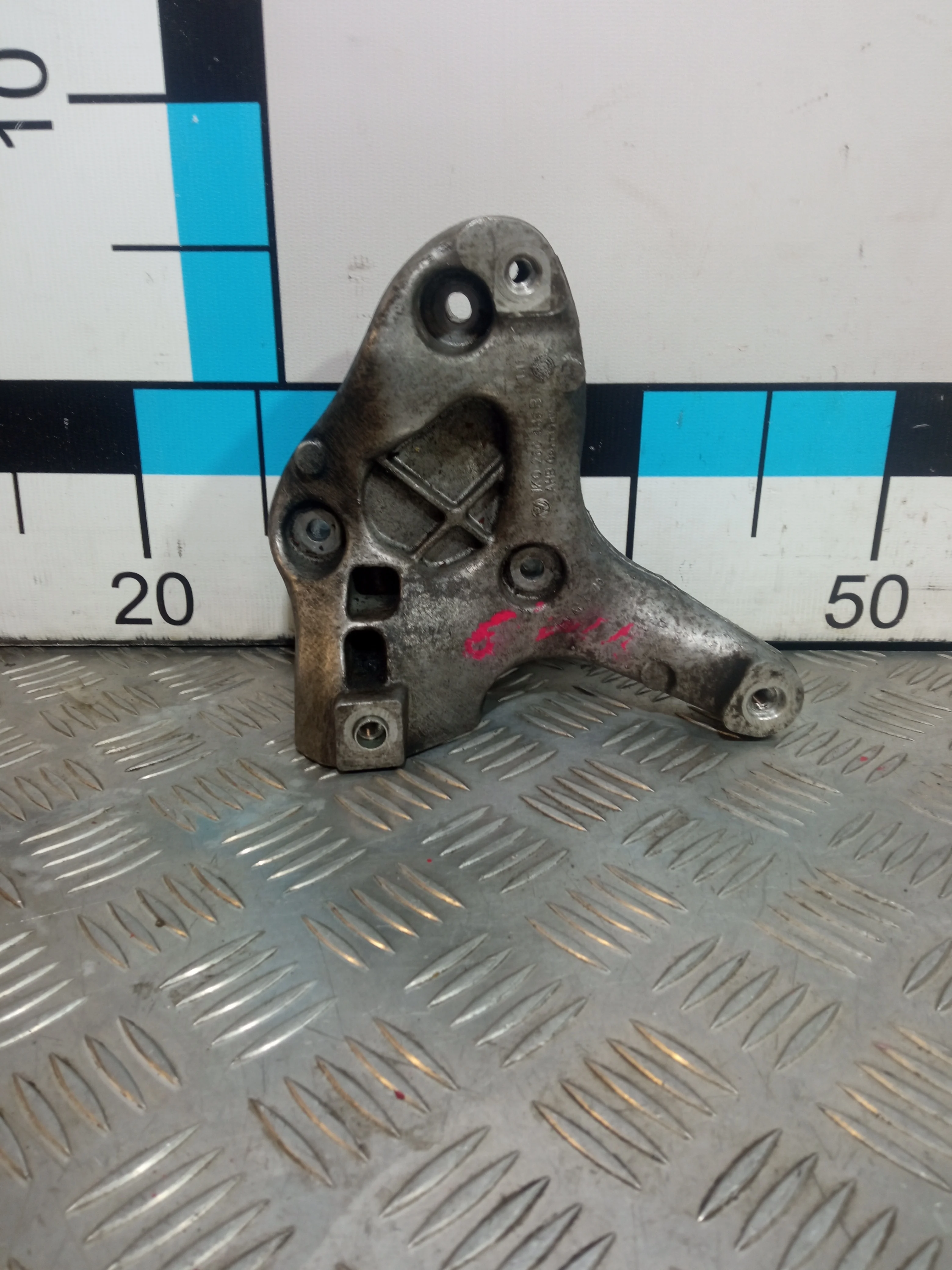 [Б/У] Кронштейн кондиционера [Код: 00366637 ]