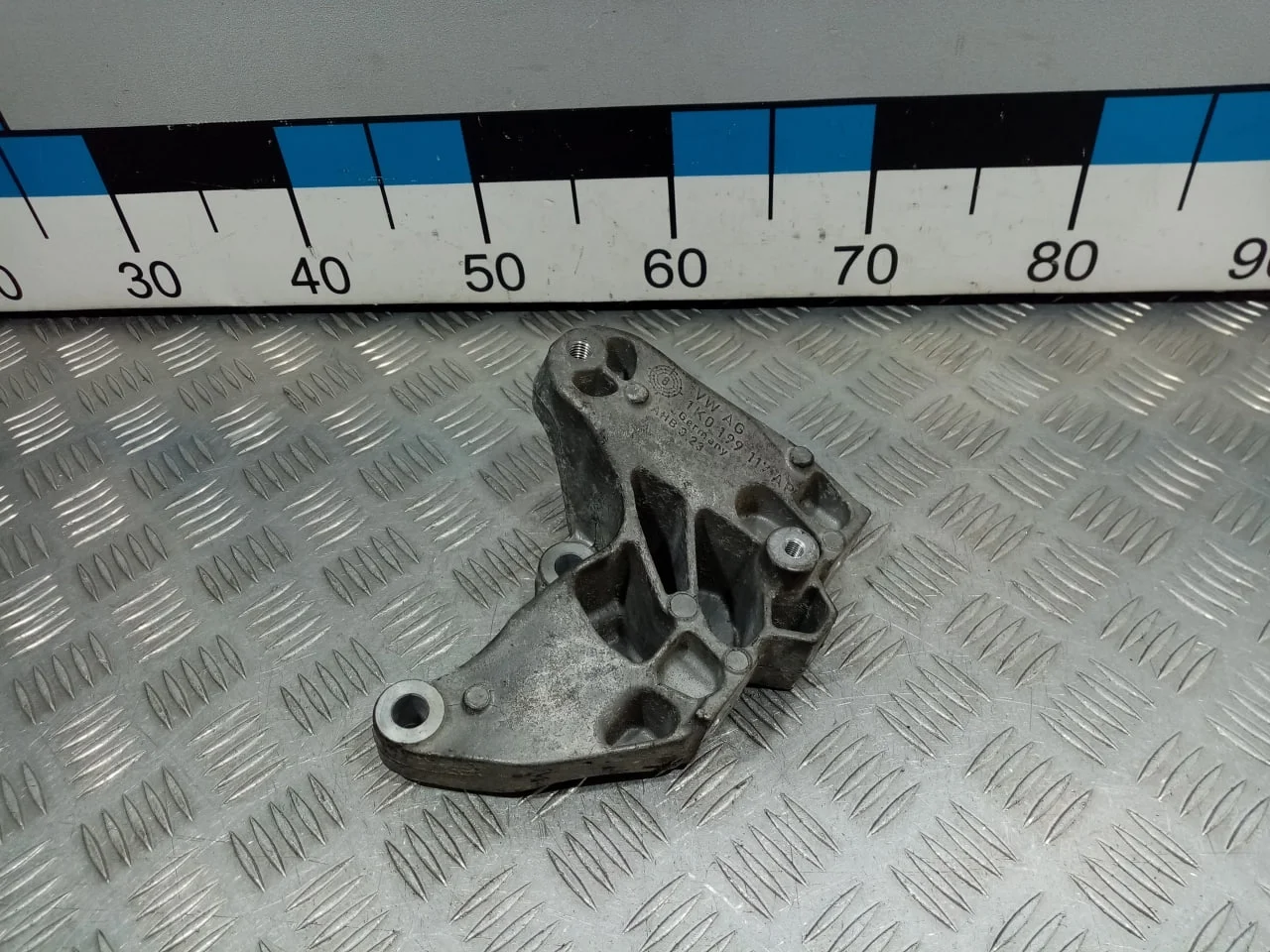 [Б/У] Кронштейн КПП левый [Код: 00643064 ]