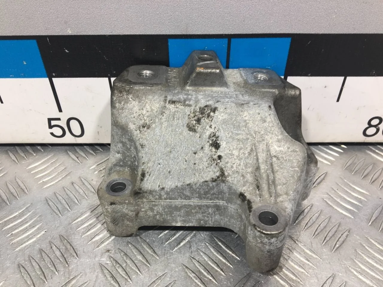 [Б/У] Кронштейн КПП левый VW [Код: 00638682 ]