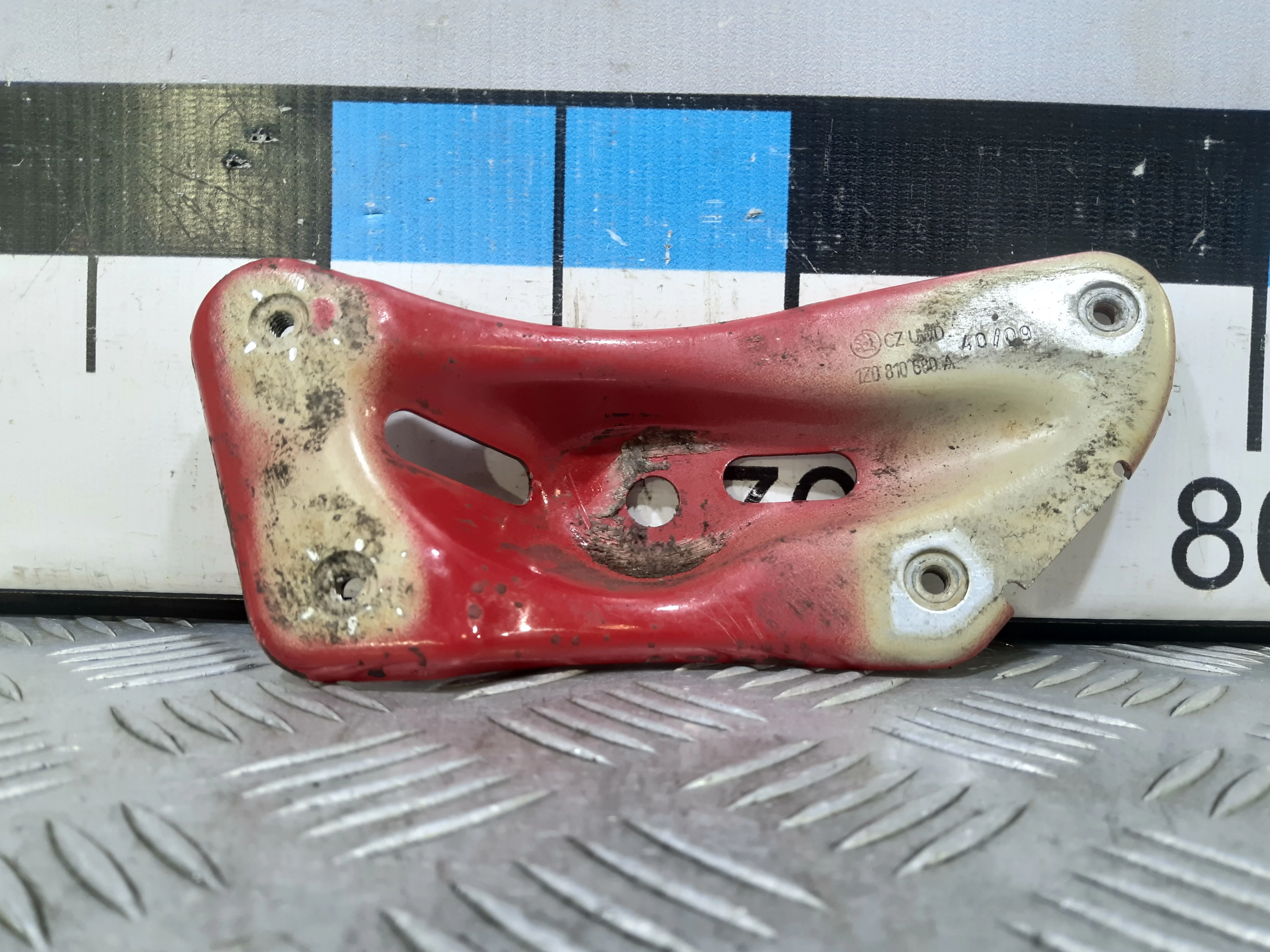 [Б/У] Кронштейн крепления крыла [Код: 00467960 ]