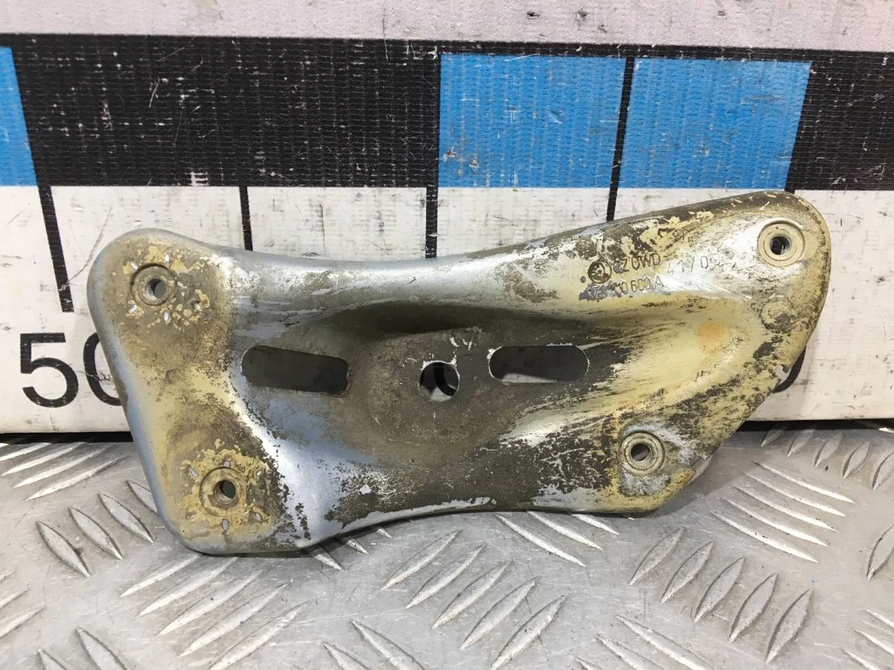 [Б/У] Кронштейн крепления крыла [Код: 00610048 ]