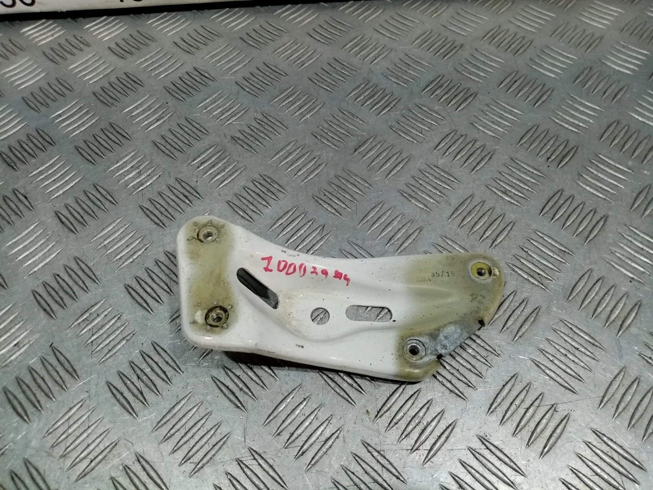 [Б/У] Кронштейн крепления крыла [Код: 00641908 ]