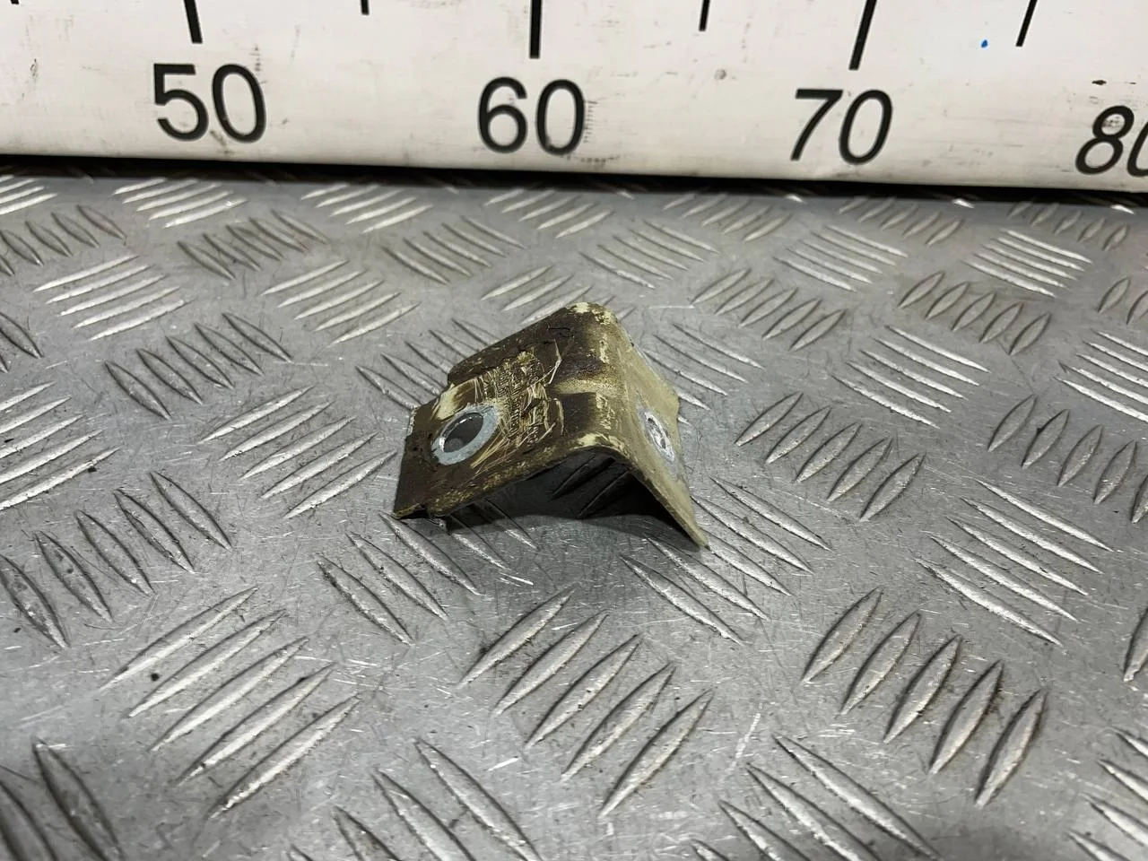 [Б/У] Кронштейн крепления крыла [Код: 00641261 ]