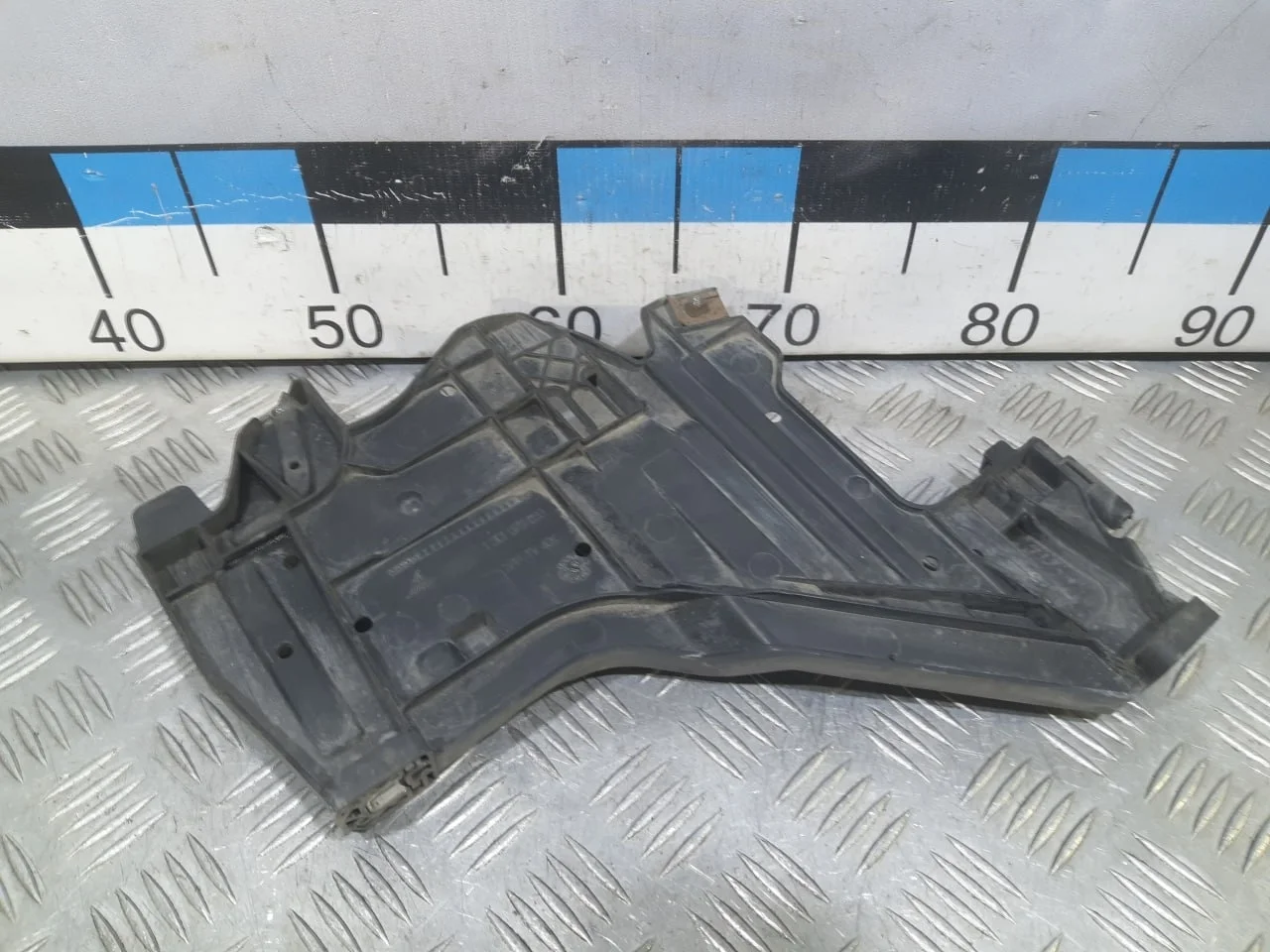 [Б/У] Кронштейн крепления фары левый [Код: 00529563 ]