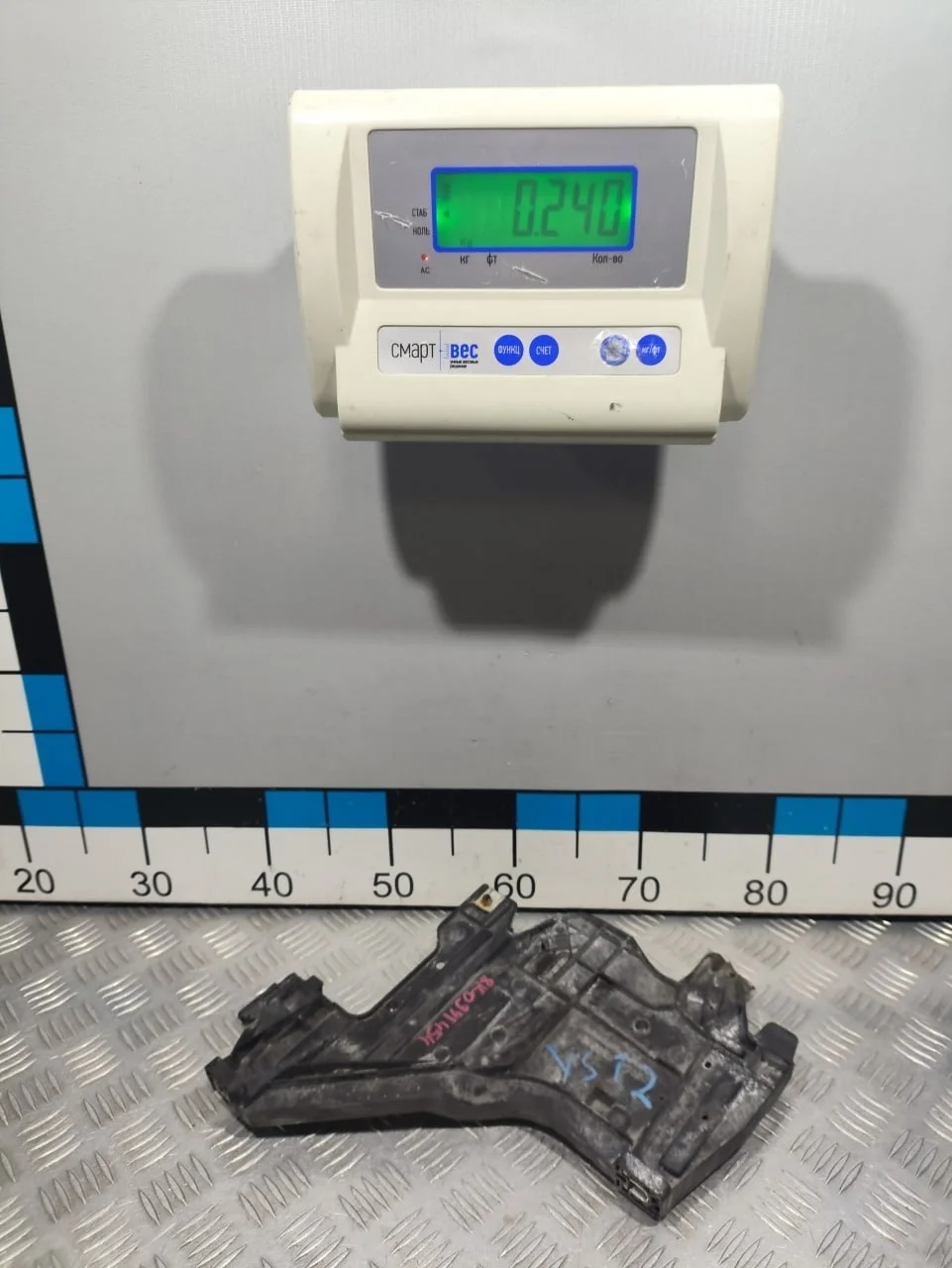 [Б/У] Кронштейн крепления фары правый [Код: 00659751 ]