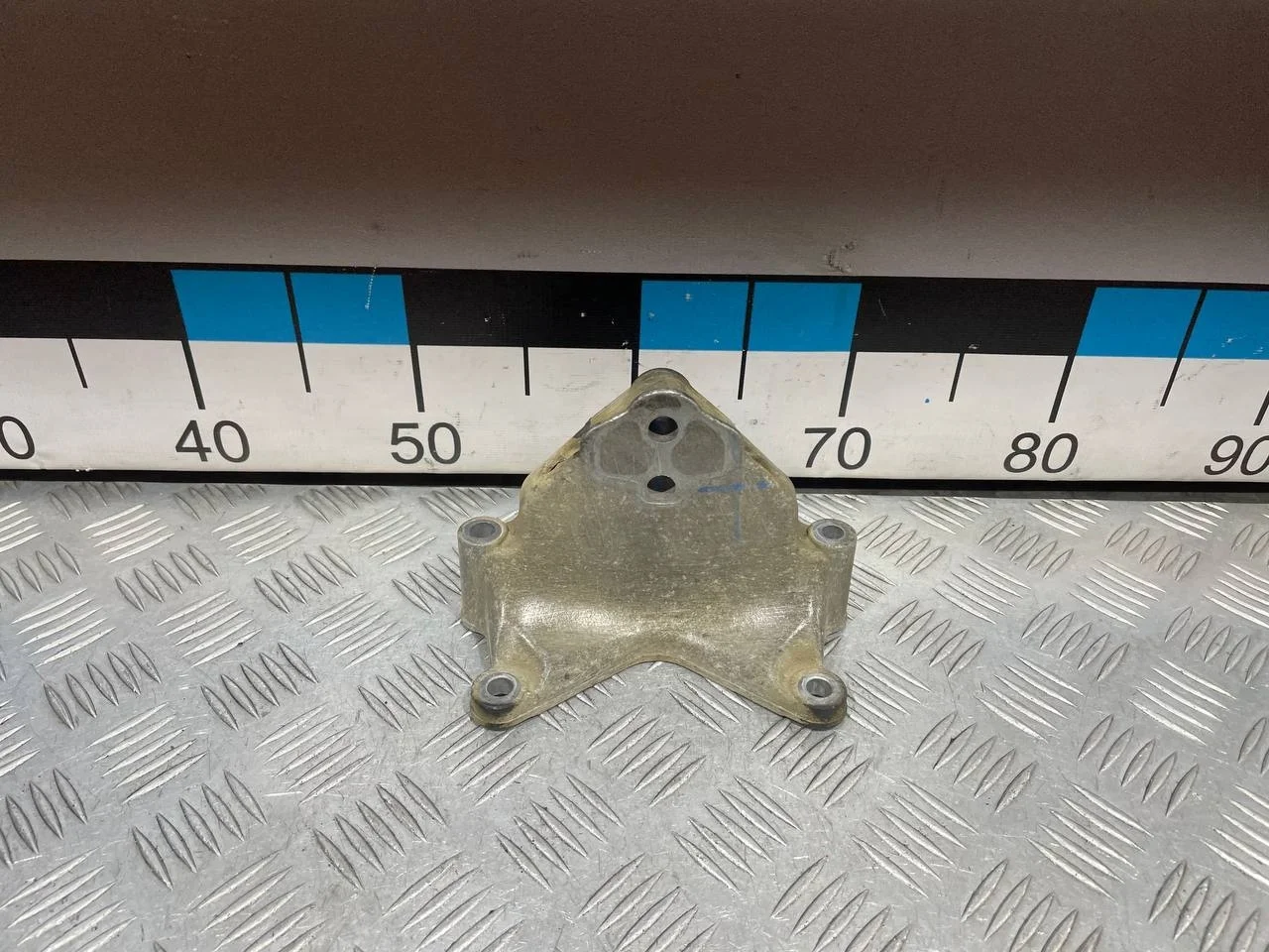 [Б/У] Кронштейн опоры КПП задний VW Touareg [Код: 00638280 ]
