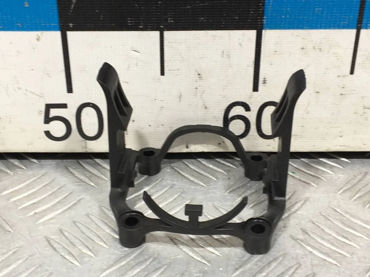 [Б/У] Кронштейн патрубка [Код: 00685312 ]