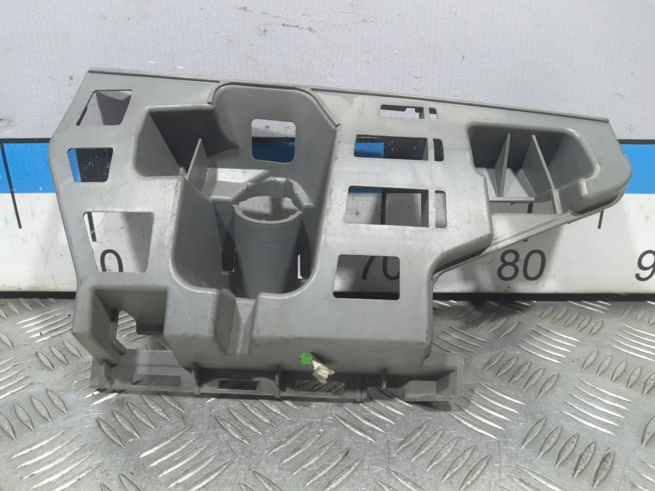 [Б/У] Кронштейн переднего бампера правый Skoda [Код: 00532535 ]