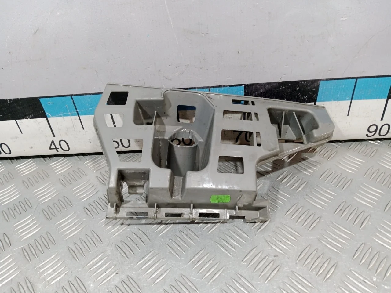 [Б/У] Кронштейн переднего бампера правый Skoda [Код: 00595633 ]