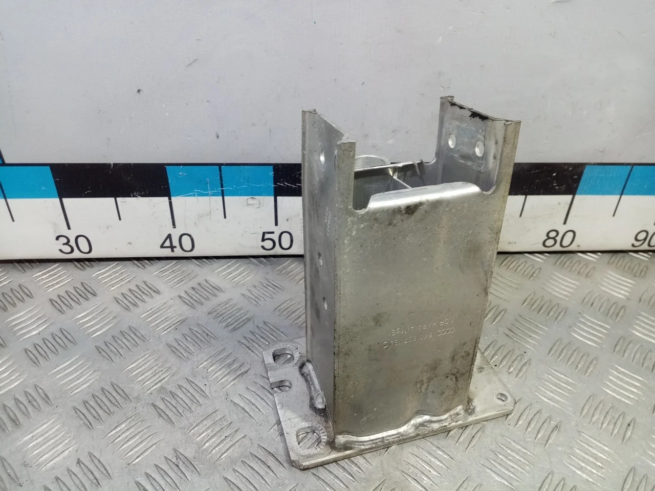 [Б/У] Кронштейн переднего усилителя правый [Код: 00582117 ]