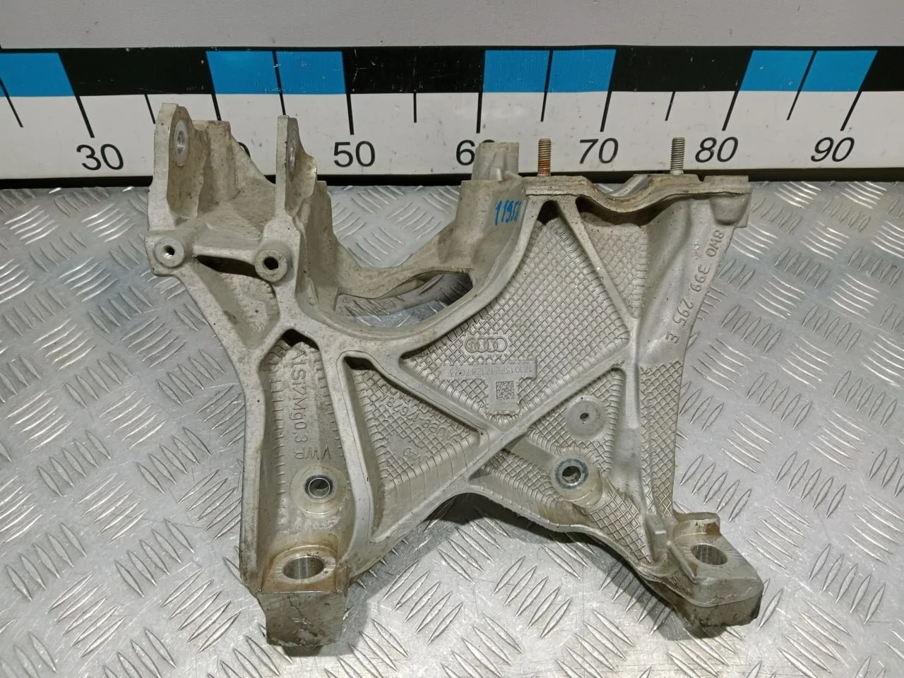 [Б/У] Кронштейн передней балки левый [Код: 00683801 ]