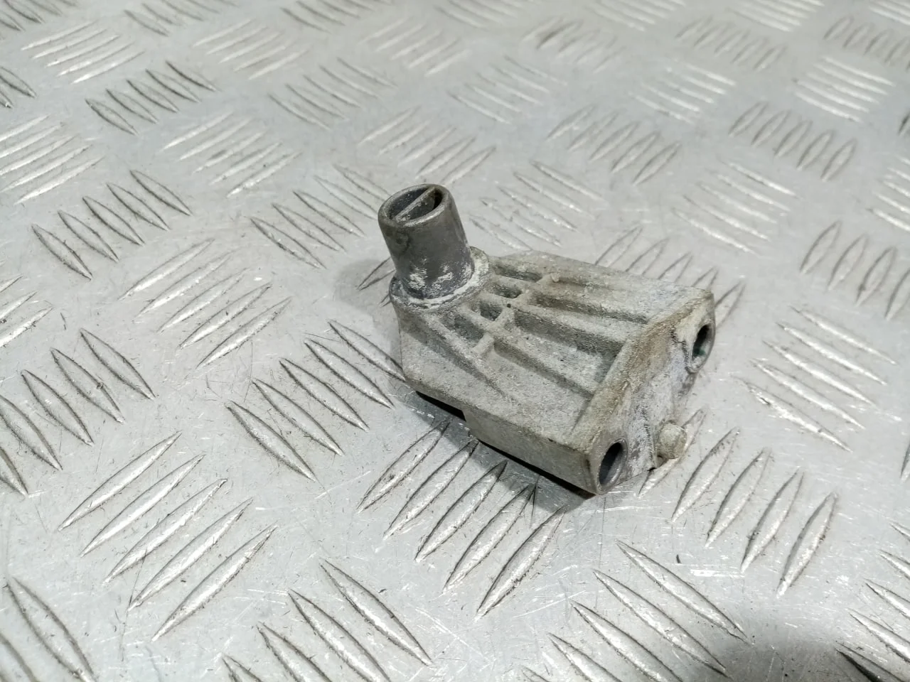 [Б/У] Кронштейн радиатора [Код: 00606220 ]