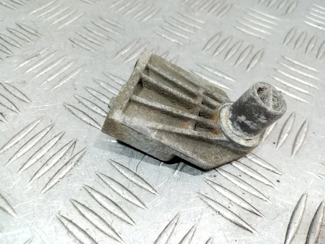 [Б/У] Кронштейн радиатора [Код: 00645819 ]