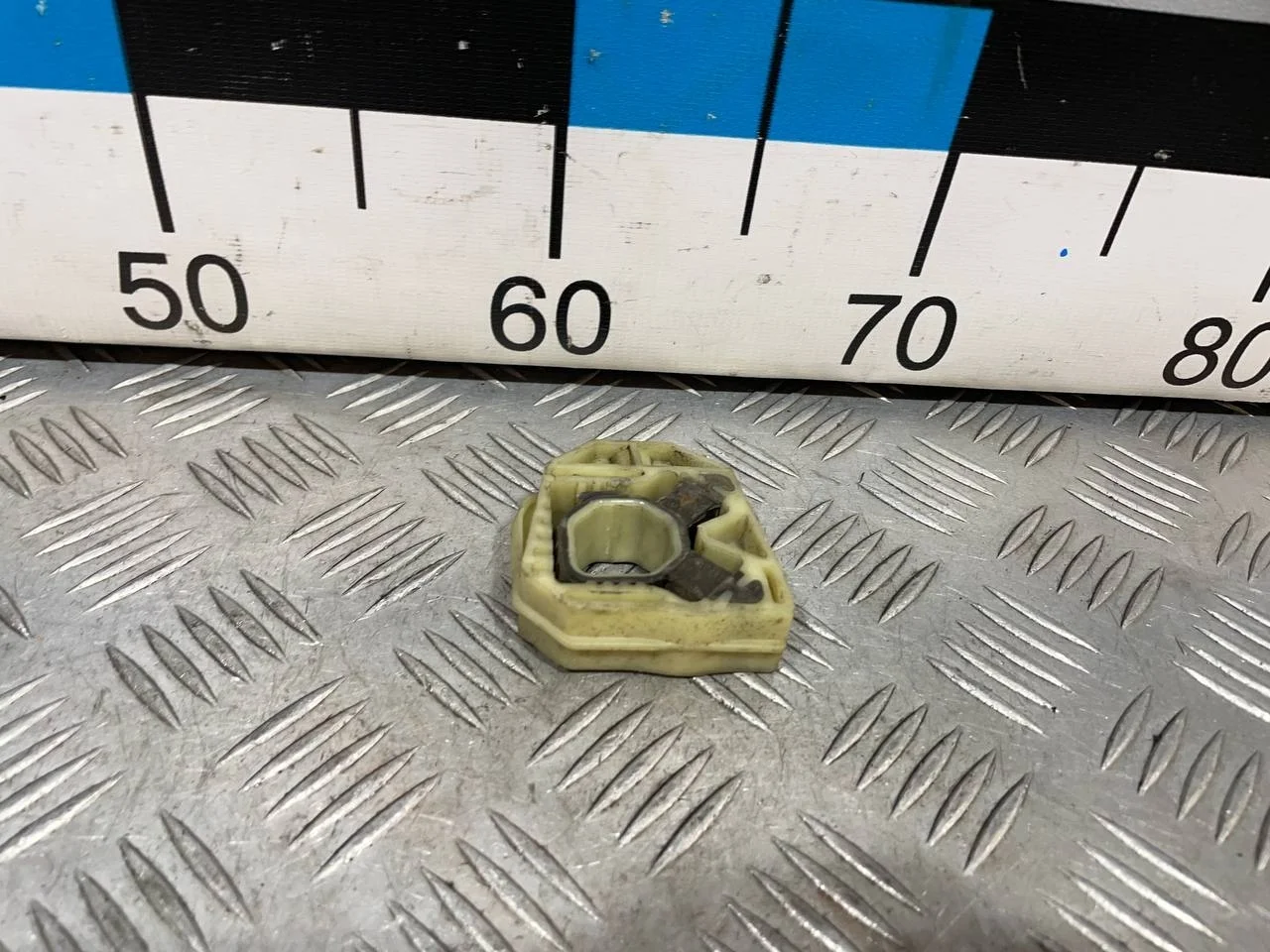 [Б/У] Кронштейн радиатора Vag [Код: 00638477 ]