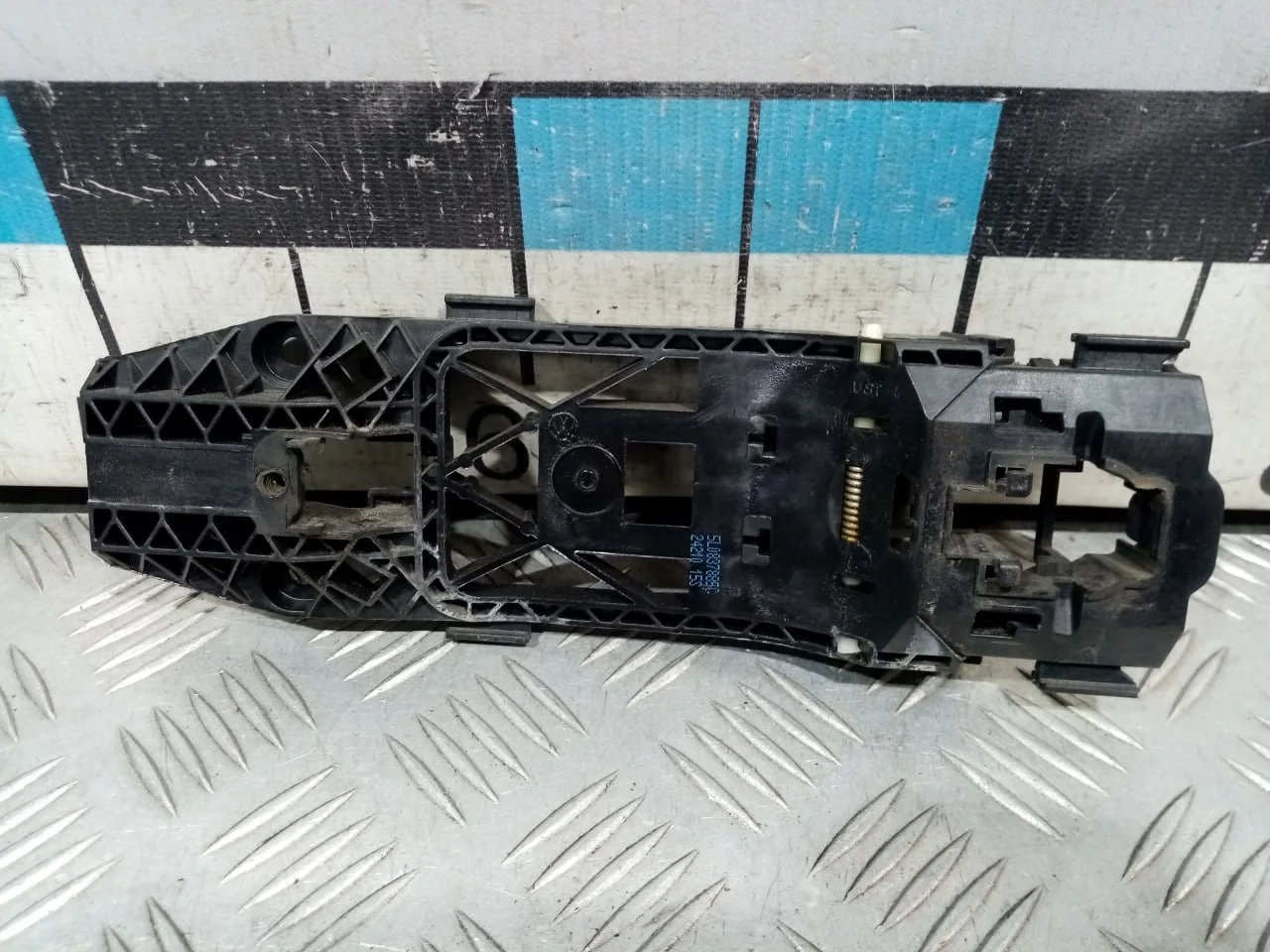 [Б/У] Кронштейн ручки двери [Код: 00603341 ]