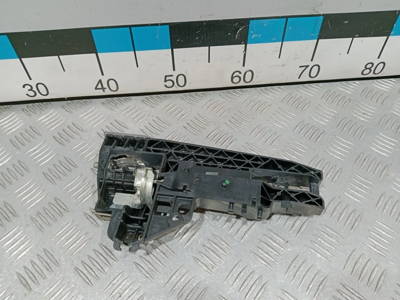 [Б/У] Кронштейн ручки передний левый [Код: 00670912 ]